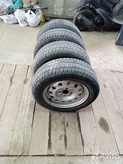 Bridgestone Blizzak Revo GZ 17.5/65 R14