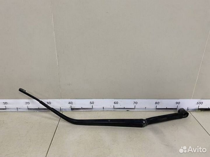 Поводок стеклоочистителя передний правый Mitsubish