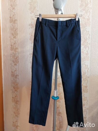 Школьная форма (брюки, кардиган, две рубашки)