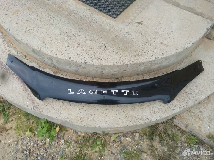 Дефлектор капота