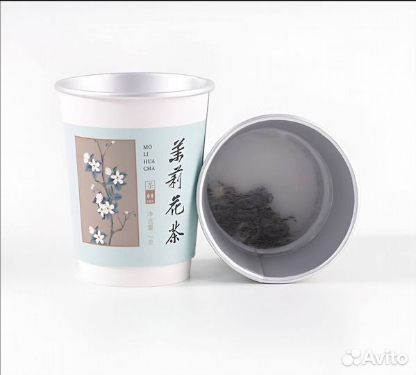 Стаканы бумажные с чаем