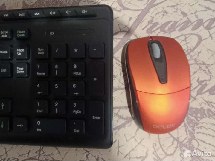 Беспроводная мультимедийная клавиатура и мышь