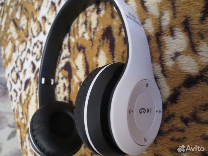 Беспроводные наушники белые,черные