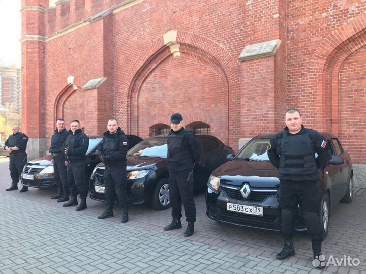 Сотрудник охраны на авто