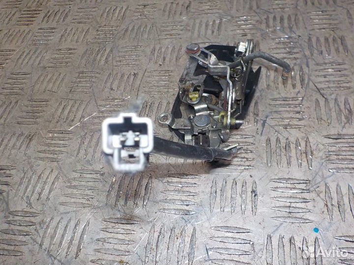 Замок двери задней правой Toyota Hi-Ace H100