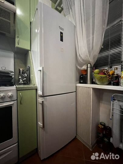 Холодильник бу Ariston