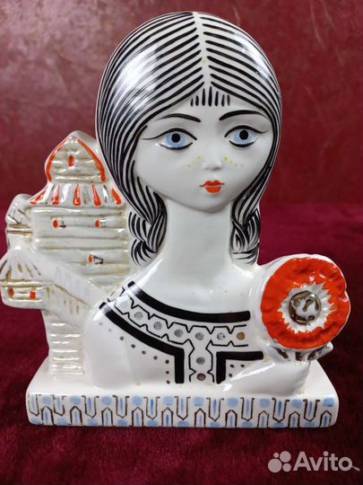 Лзфи фарфоровая скульптура Аленький цветок. 60-е