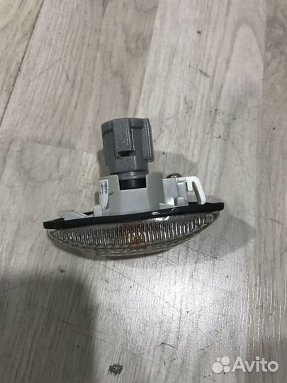 Повторитель поворотника в Крыло в Зеркало Nissan a