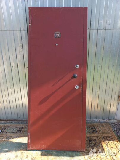 Дверь входная металлическая б/у