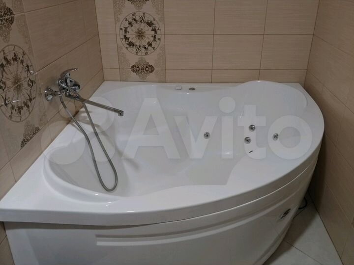 2-к. квартира, 55 м², 1/6 эт.