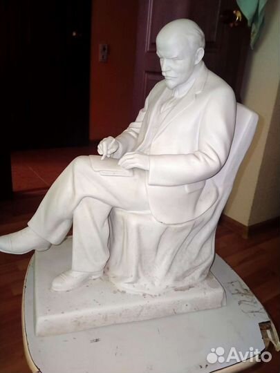 Статуя ленина