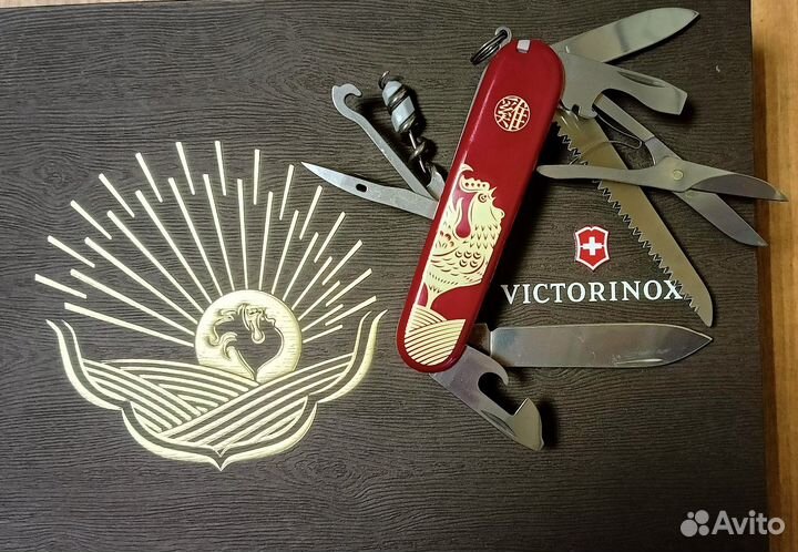 Нож Victorinox 1.3714.E6 LE 2017 Huntsman Year of