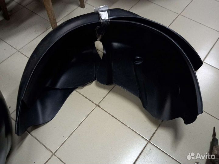 Подкрылки Renault Logan Largus