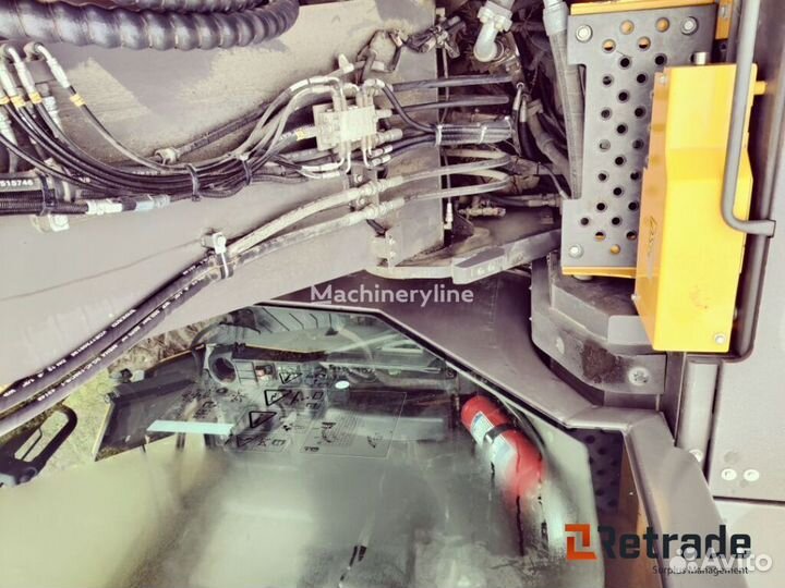 Гусеничный экскаватор Volvo EC235C, 2014