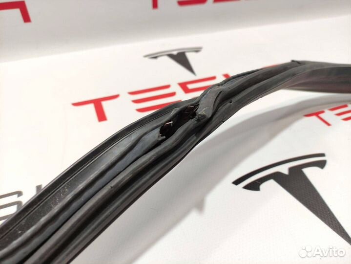 Уплотнитель проема дверного Tesla Model 3 2019