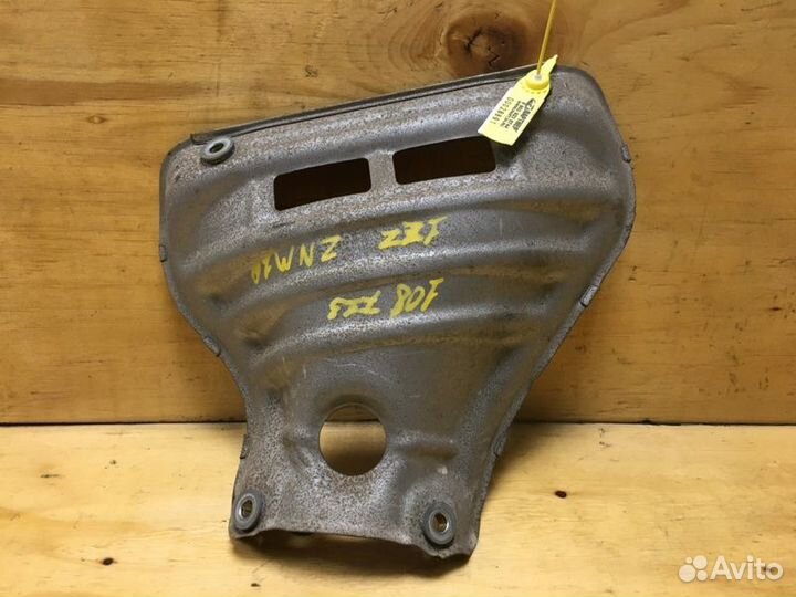 Кожух выпускного коллектора Toyota Isis ZNM10W