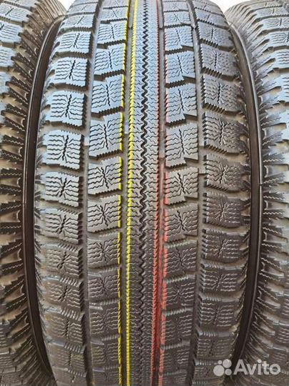 Toyo Observe Garit G30 215/60 R16 95Q