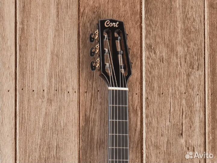 Классическая гитара с подключением Cort Gold-OC8 Nylon Natural Glossy