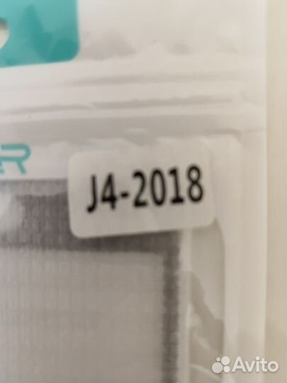 Защитное стекло на Samsung J4 новое