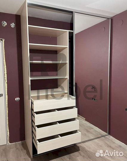 Шкаф купе с зеркалом