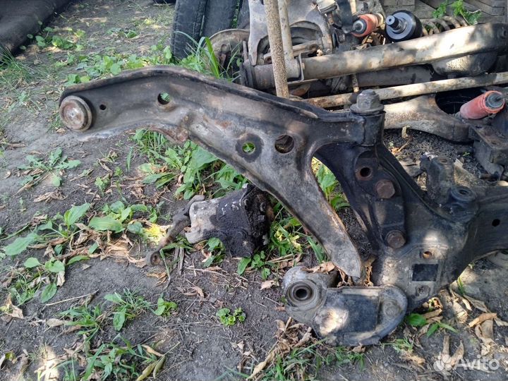 Подушка двигателя nissan primera р 10