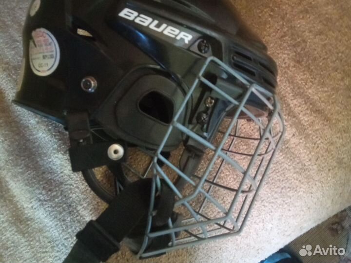 Хоккейный шлем