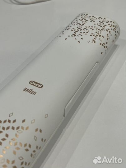 Электрическая зубная щетка oral b genius 9000