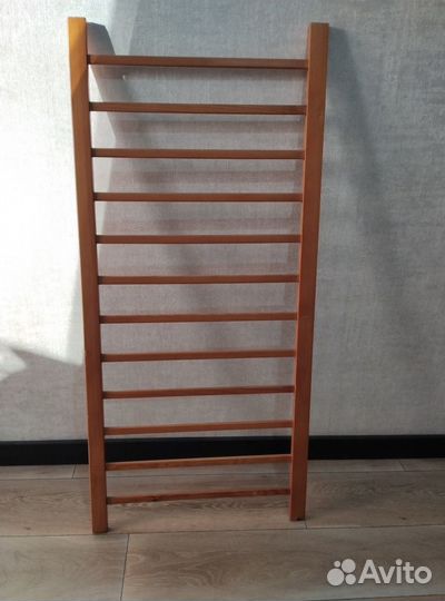 Детская кроватка с маятником