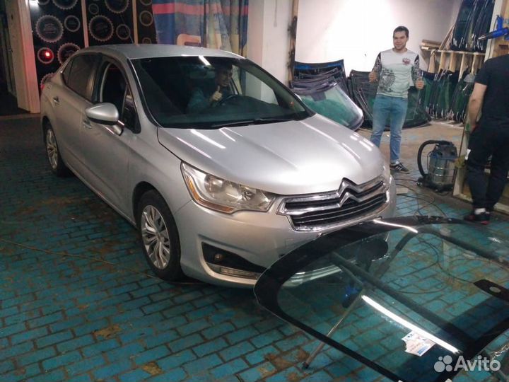 Лобовое стекло на Ситроен С4