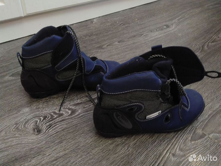 Лыжные ботинки