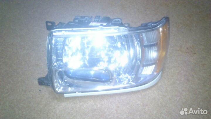 Фара левая Infiniti QX4