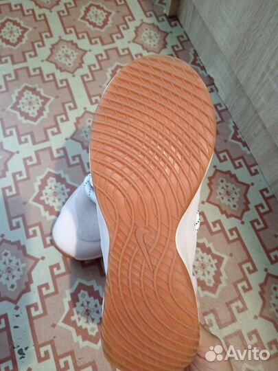 Кроссовки nike женские