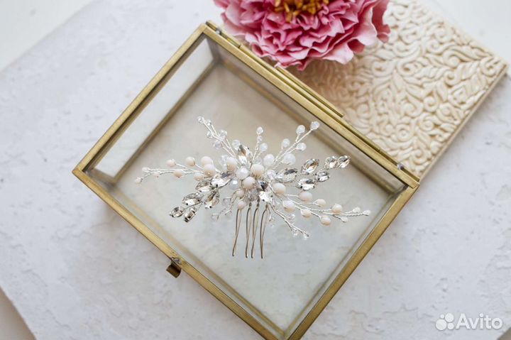 Веточка в прическу