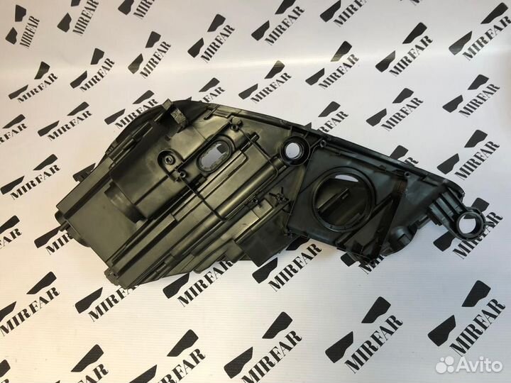 Правый корпус фары Audi A4 B9 2015-2020 Дорест