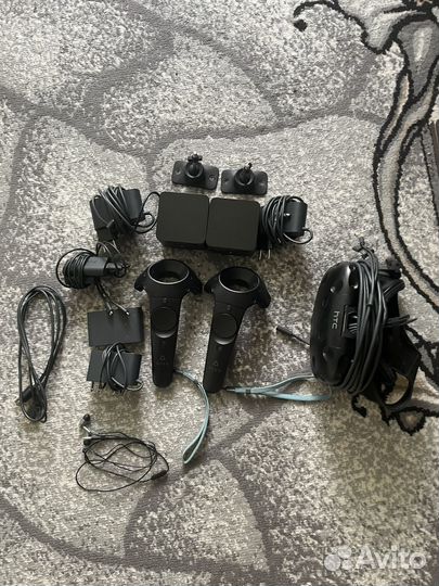 Шлем виртуальной реальности HTC 1