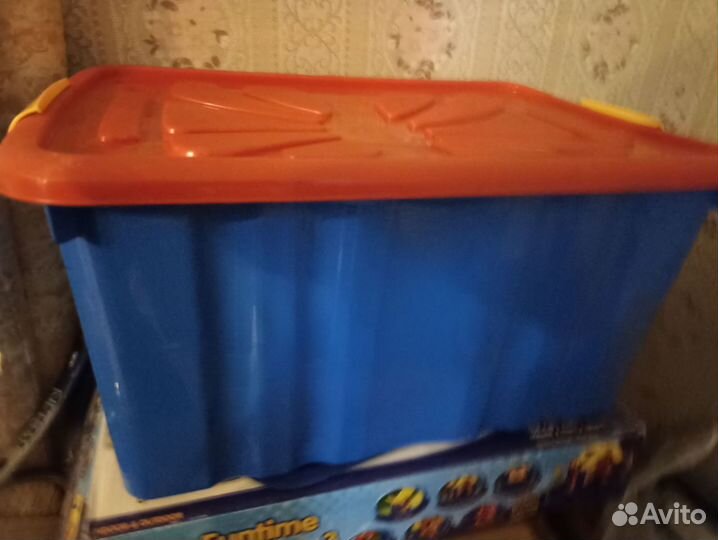 Ящик пластиковый с крышкой для игрушек