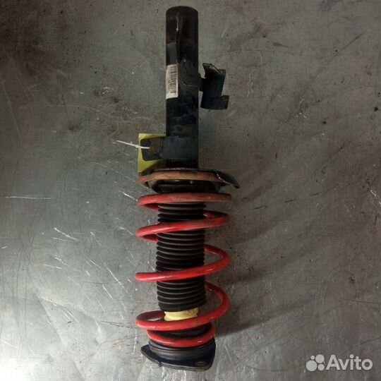 Амортизатор передний правый Mazda 3 BK 2003-2009