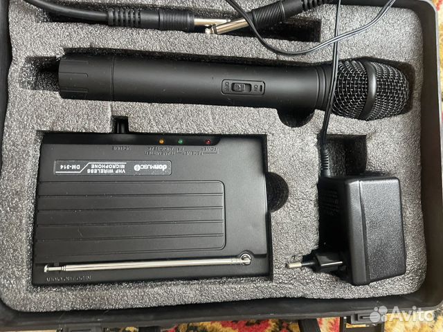 Микрофон беспроводной ручной для вокала + стойка