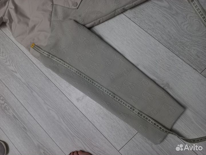 Куртка с капюшоном демисезонная