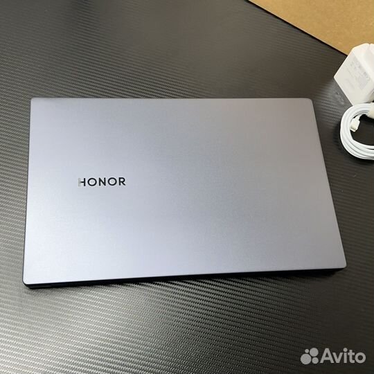 Мощный Honor MagicBook 15 (идеальный)