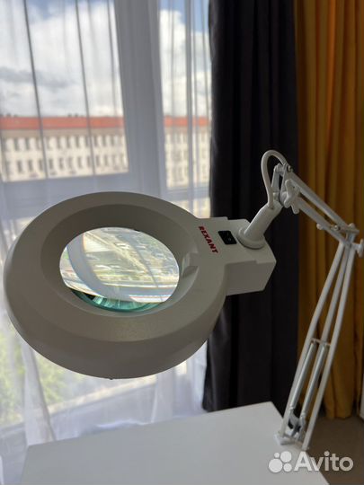 Лампа лупа на струбцине