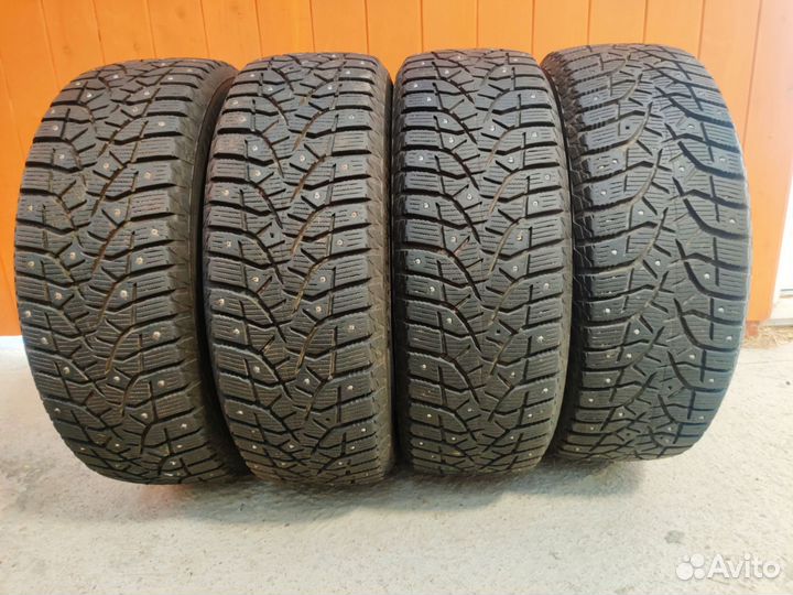 Bridgestone Blizzak Spike-02 SUV 215/60 R17 100T