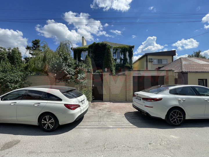 Дом 298 м² на участке 4 сот.