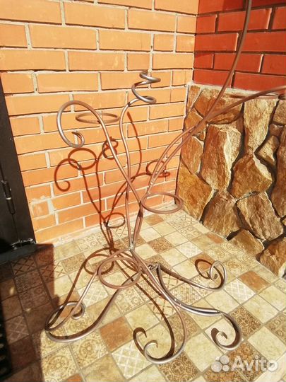 Подставка для цветов кованая