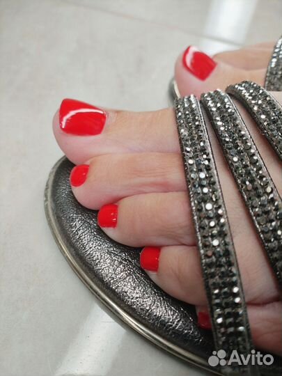 Мастер маникюра и педикюра, наращивание ногтей