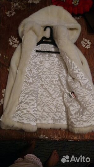 Искусственная шуба короткая белая