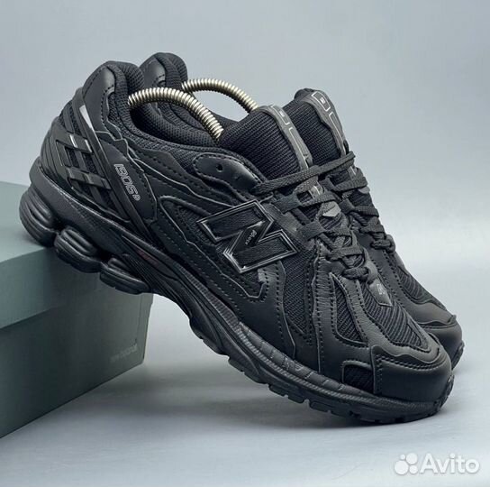 Черные New Balance 1906