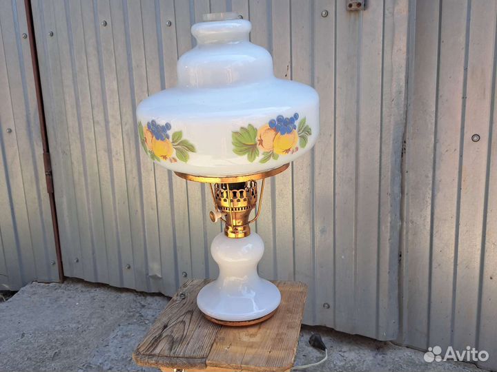 Настольная лампа