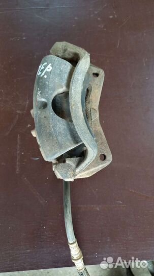 Суппорт передний. Митсубиси Каризма