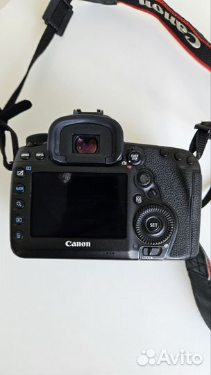 Canon EOS 5D Mark IV body